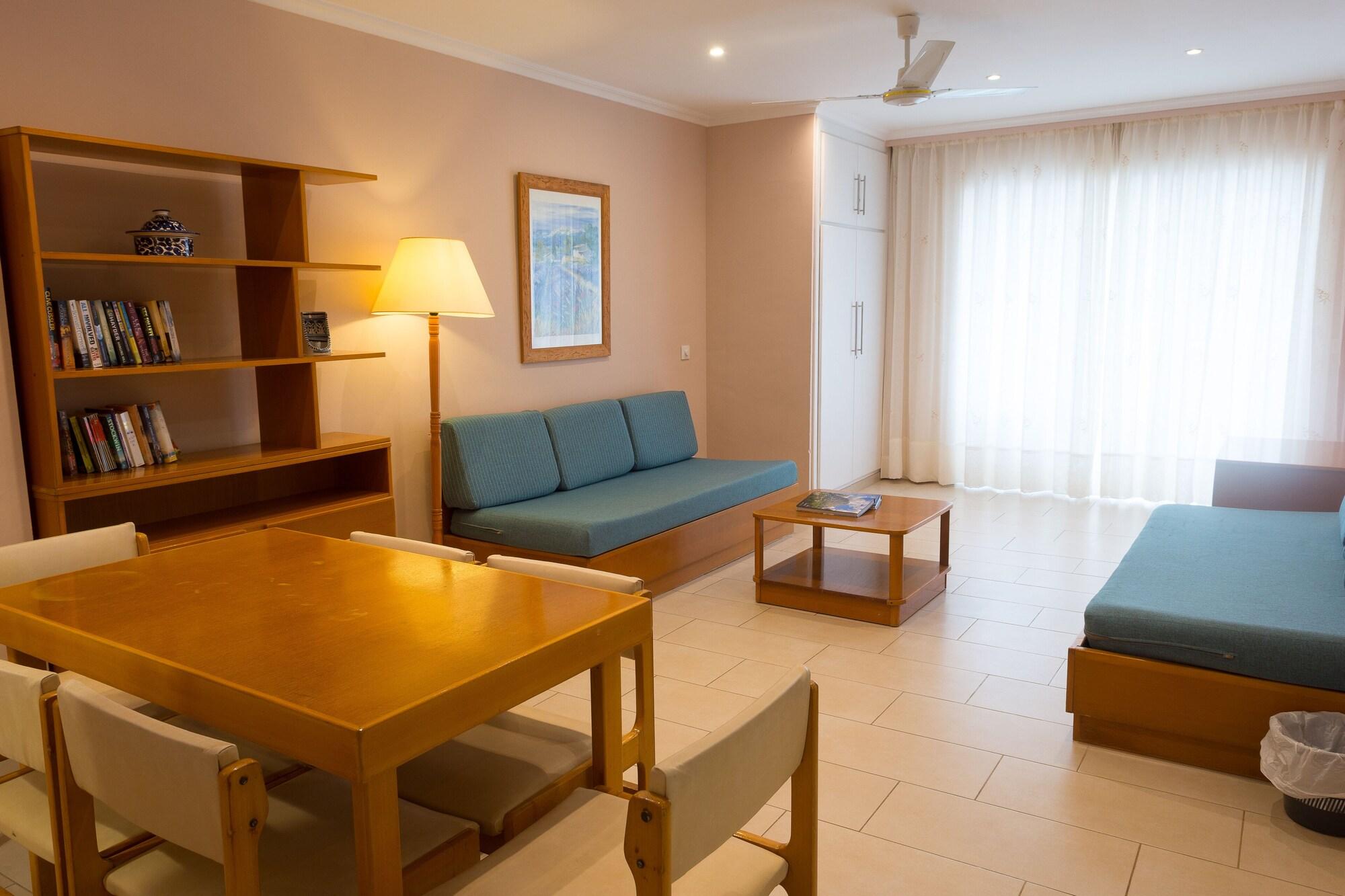 Hamilton Court Aparthotel 3*