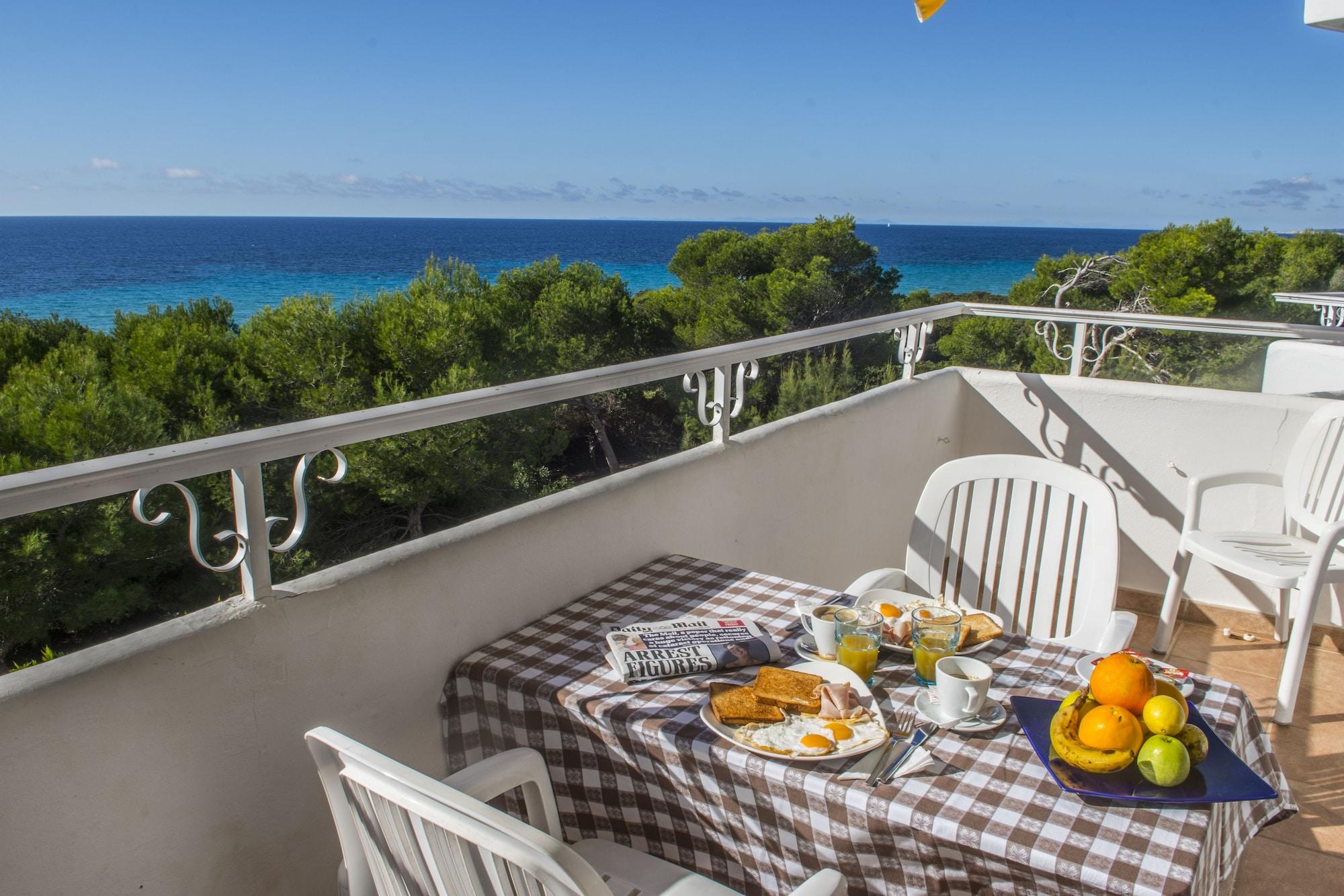 Hamilton Court Aparthotel 3*