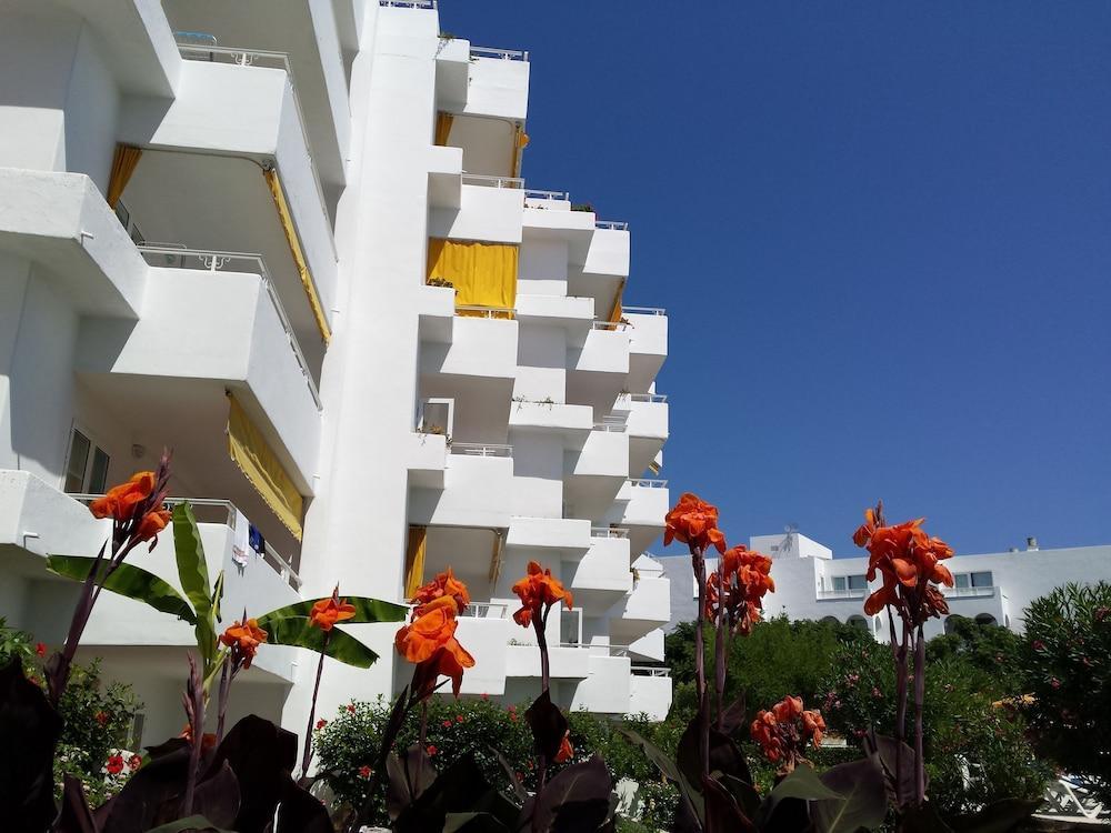 Hamilton Court Santo Tomas