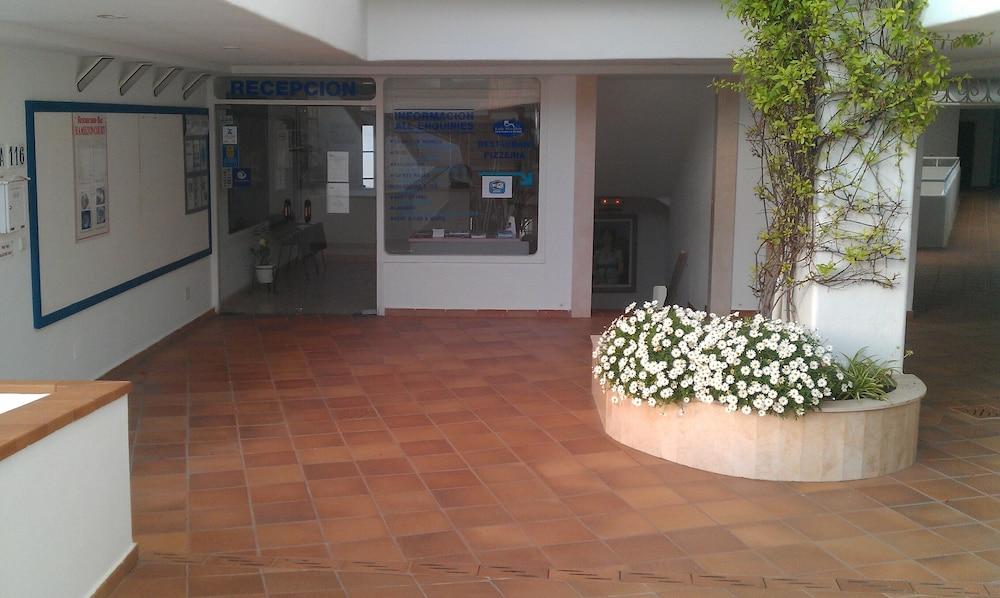 Aparthotel Hamilton Court 3*