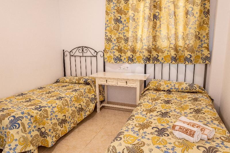 Hamilton Court 3* Santo Tomás